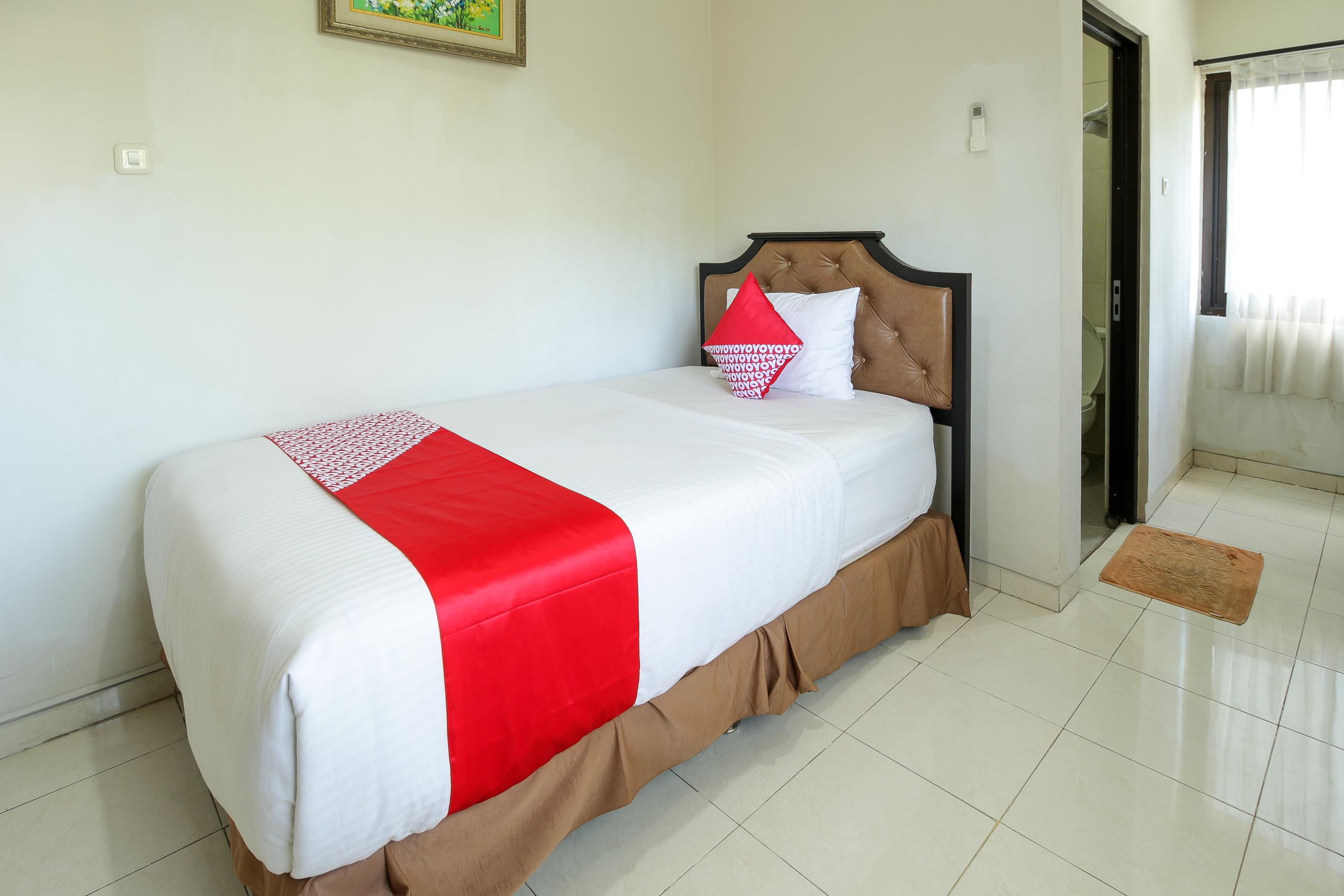 Oyo 734 Tuban Torres Accomodation Kuta Lombok Esterno foto
