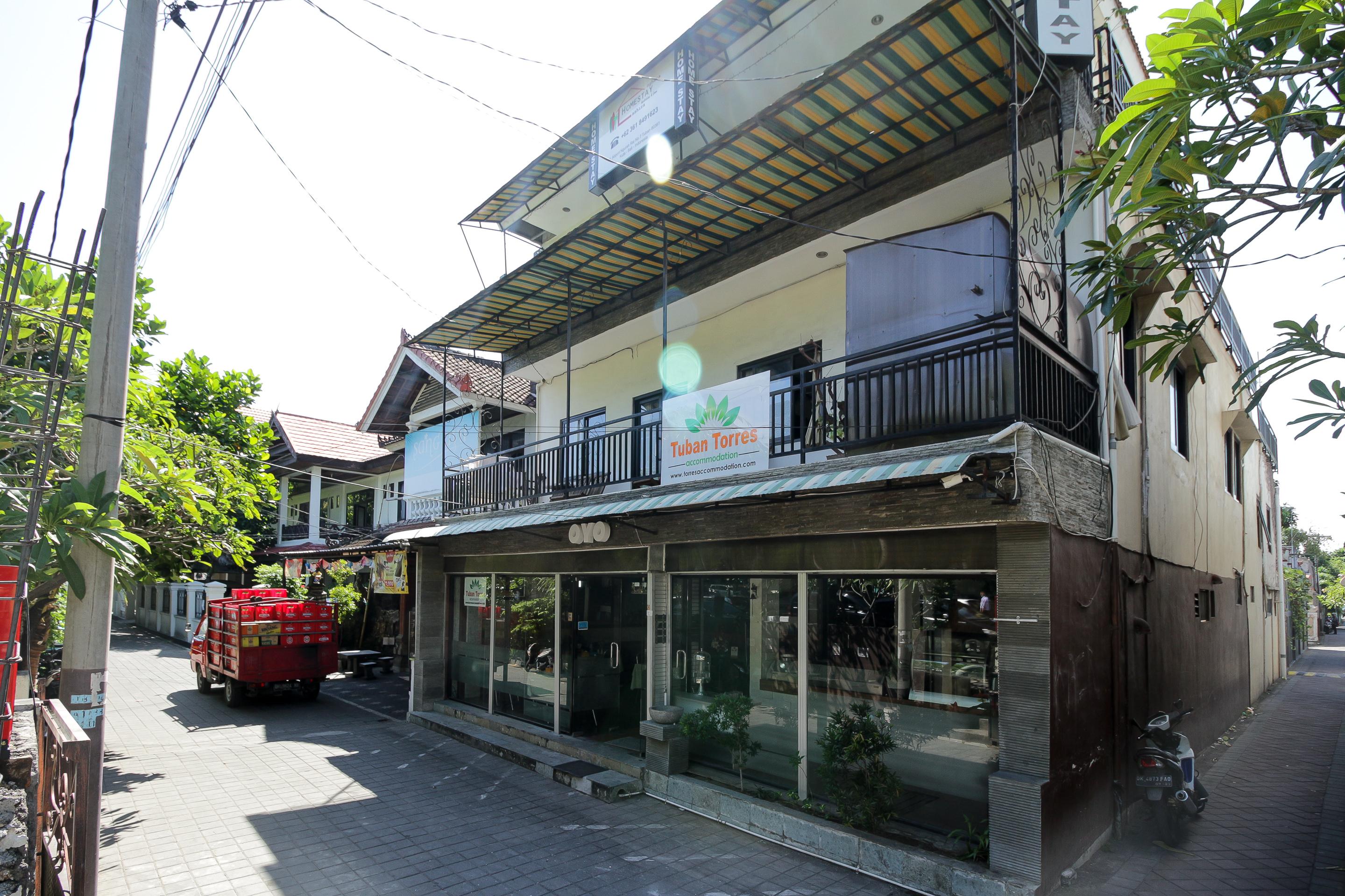 Oyo 734 Tuban Torres Accomodation Kuta Lombok Esterno foto