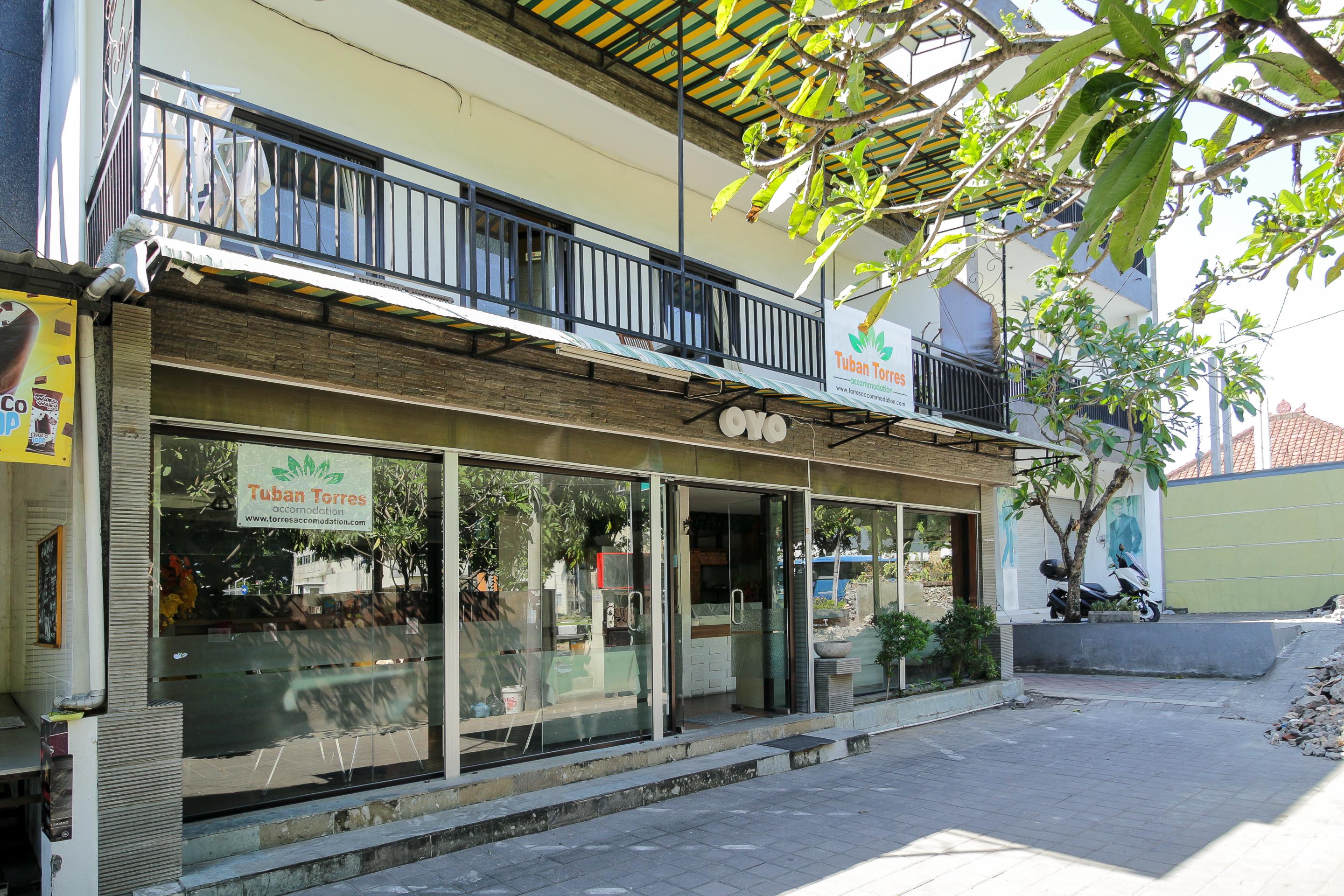 Oyo 734 Tuban Torres Accomodation Kuta Lombok Esterno foto