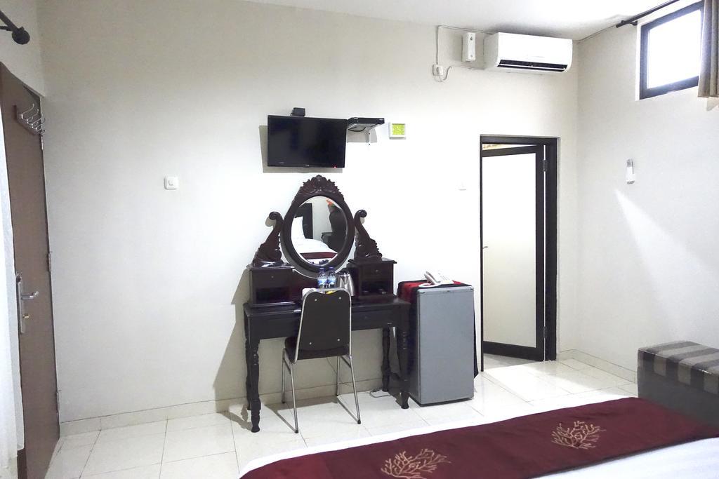Oyo 734 Tuban Torres Accomodation Kuta Lombok Esterno foto